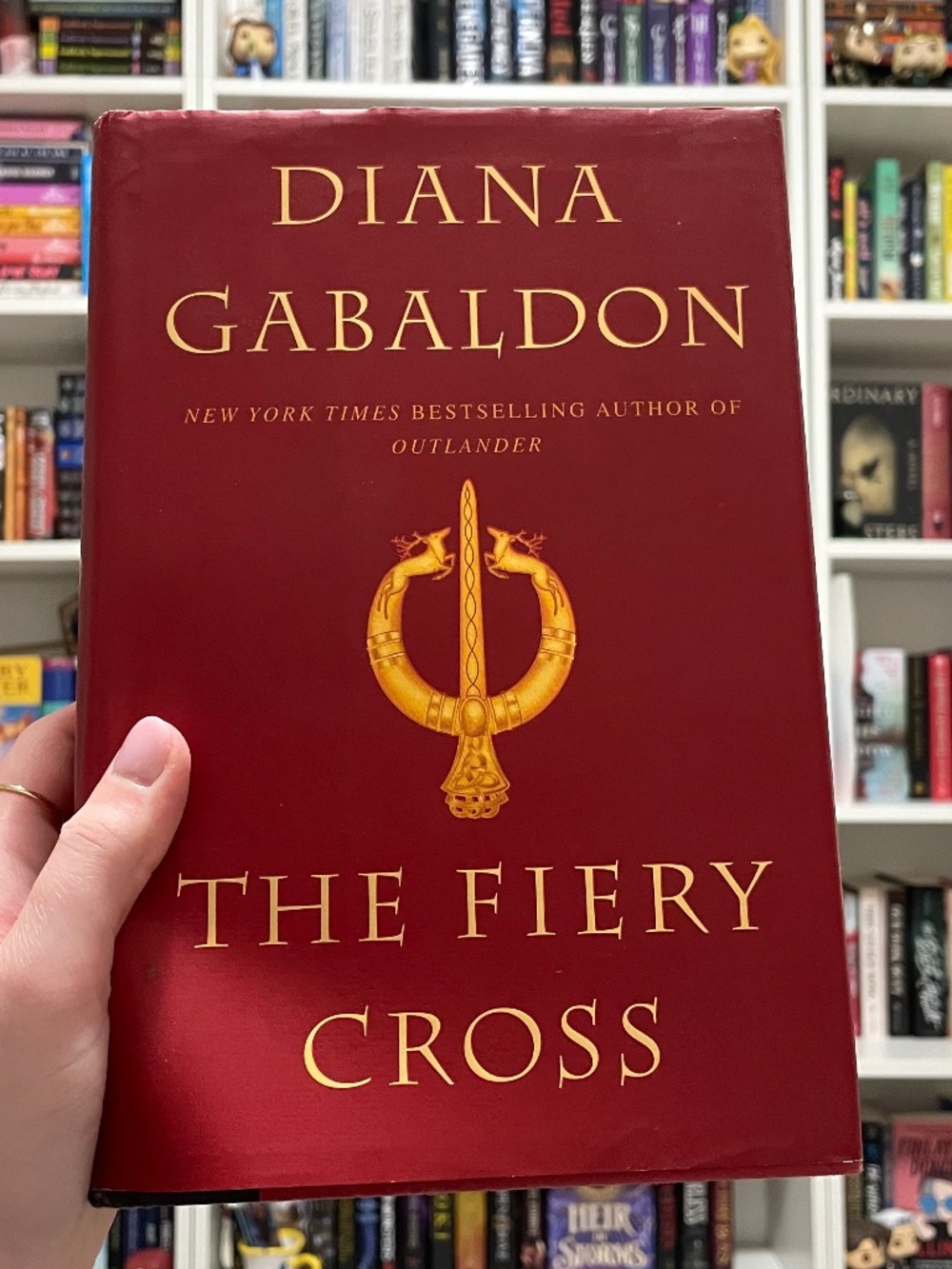 Outlander Book Series: The Fiery Cross by Diana Gabaldon
